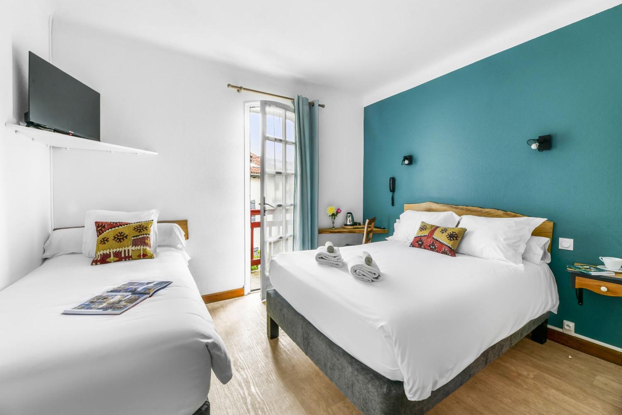 Logis Hotel Restaurant Espelletenia Larceveau-Arros-Cibits ภายนอก รูปภาพ